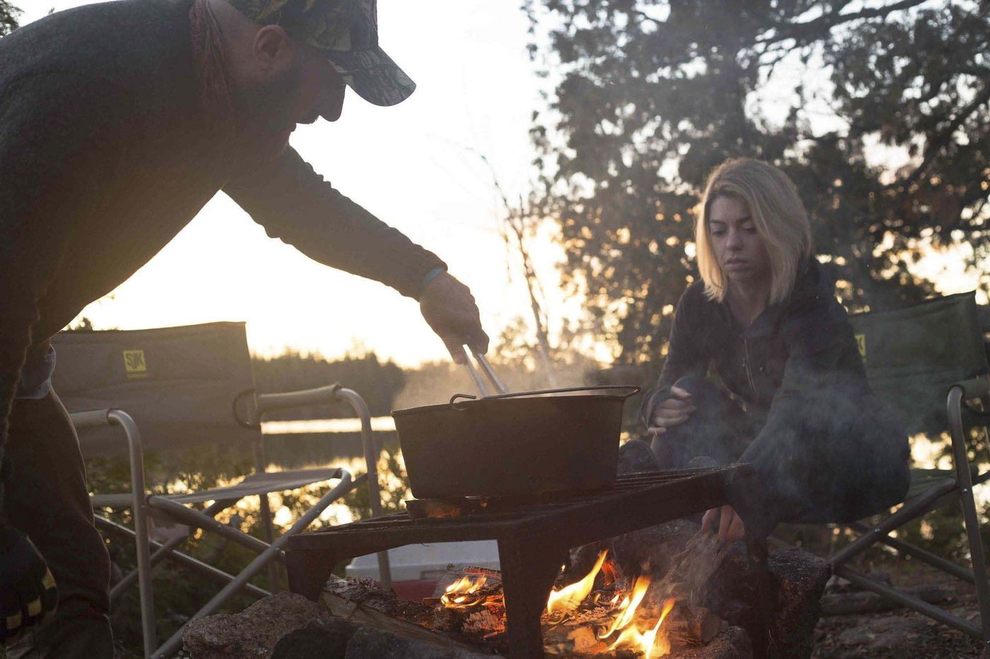 Camp Chef 6-Quart Cast-Iron Deluxe Dutch Oven